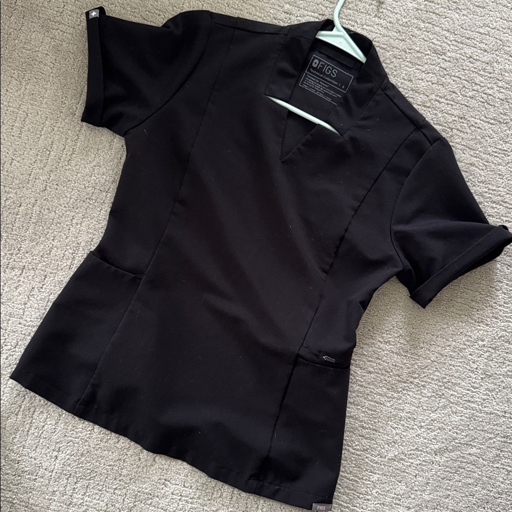 Figs Black Inala - Slim Scrub Top